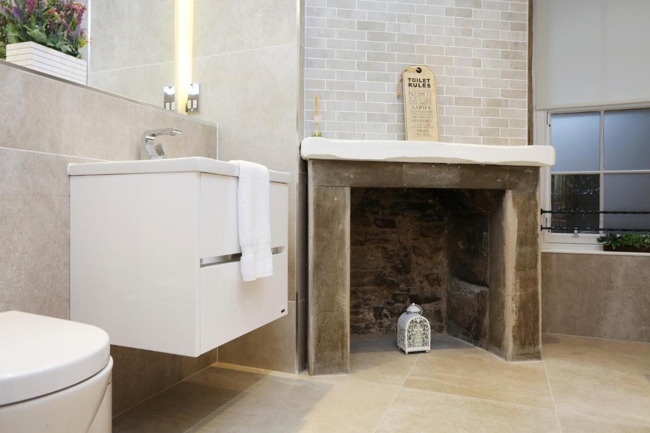 Joivy Elegant Home At The Heart Of The Royal Mile Edinburgh Exterior photo
