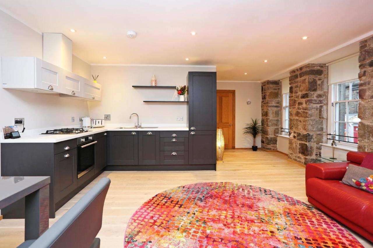 Joivy Elegant Home At The Heart Of The Royal Mile Edinburgh Exterior photo