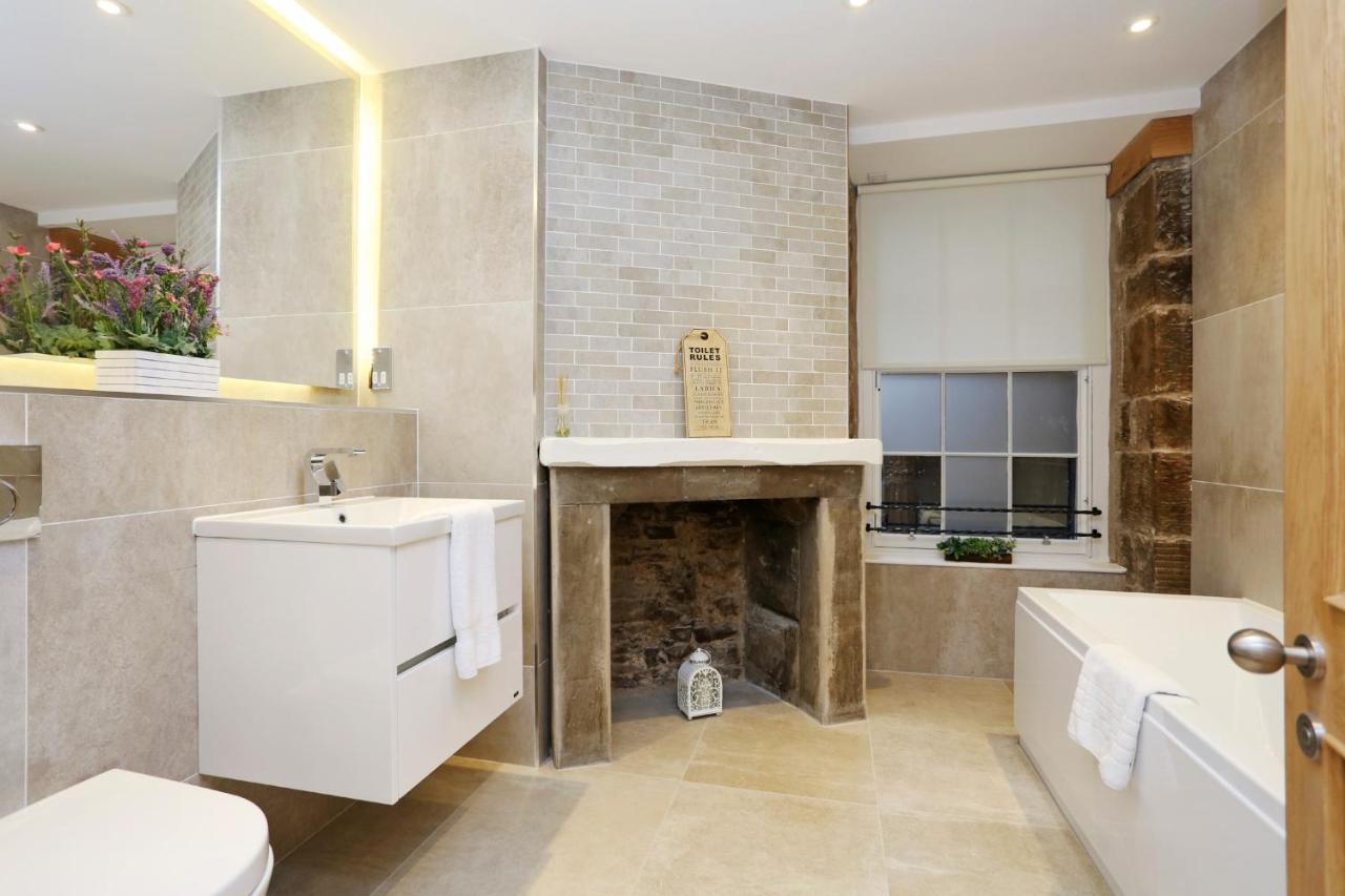 Joivy Elegant Home At The Heart Of The Royal Mile Edinburgh Exterior photo
